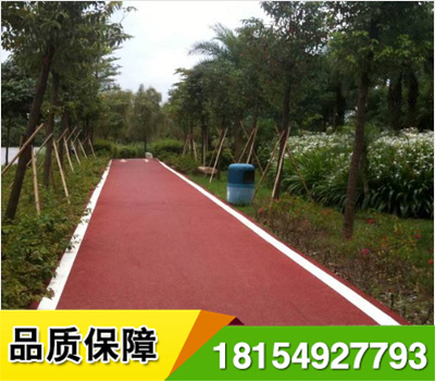 新疆雷辰恒星承接停車位劃線、道路熱熔劃線、市政道路劃線.